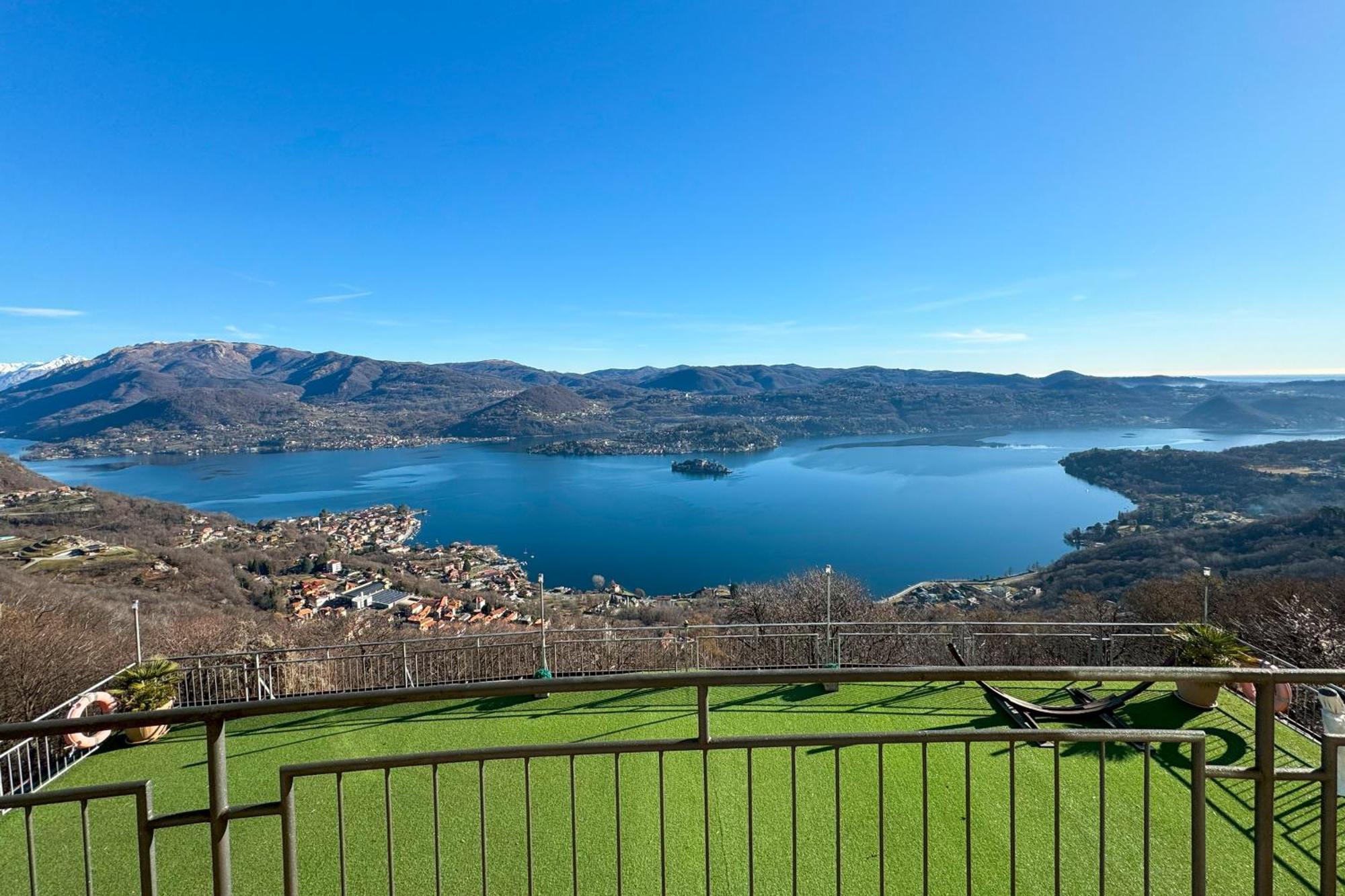 Appartamento Alberti Con Vista Lago Madonna Del Sasso Eksteriør bilde