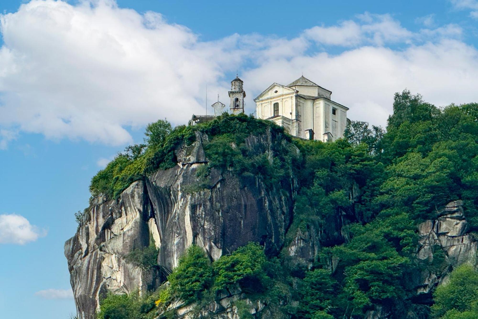 Appartamento Alberti Con Vista Lago Madonna Del Sasso Eksteriør bilde