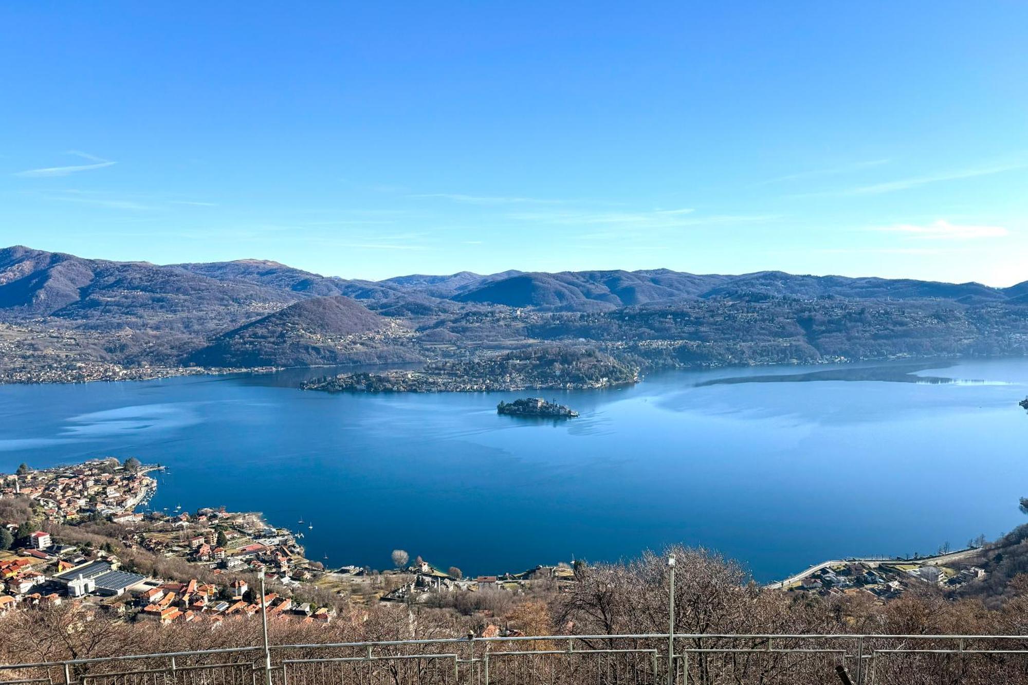 Appartamento Alberti Con Vista Lago Madonna Del Sasso Eksteriør bilde