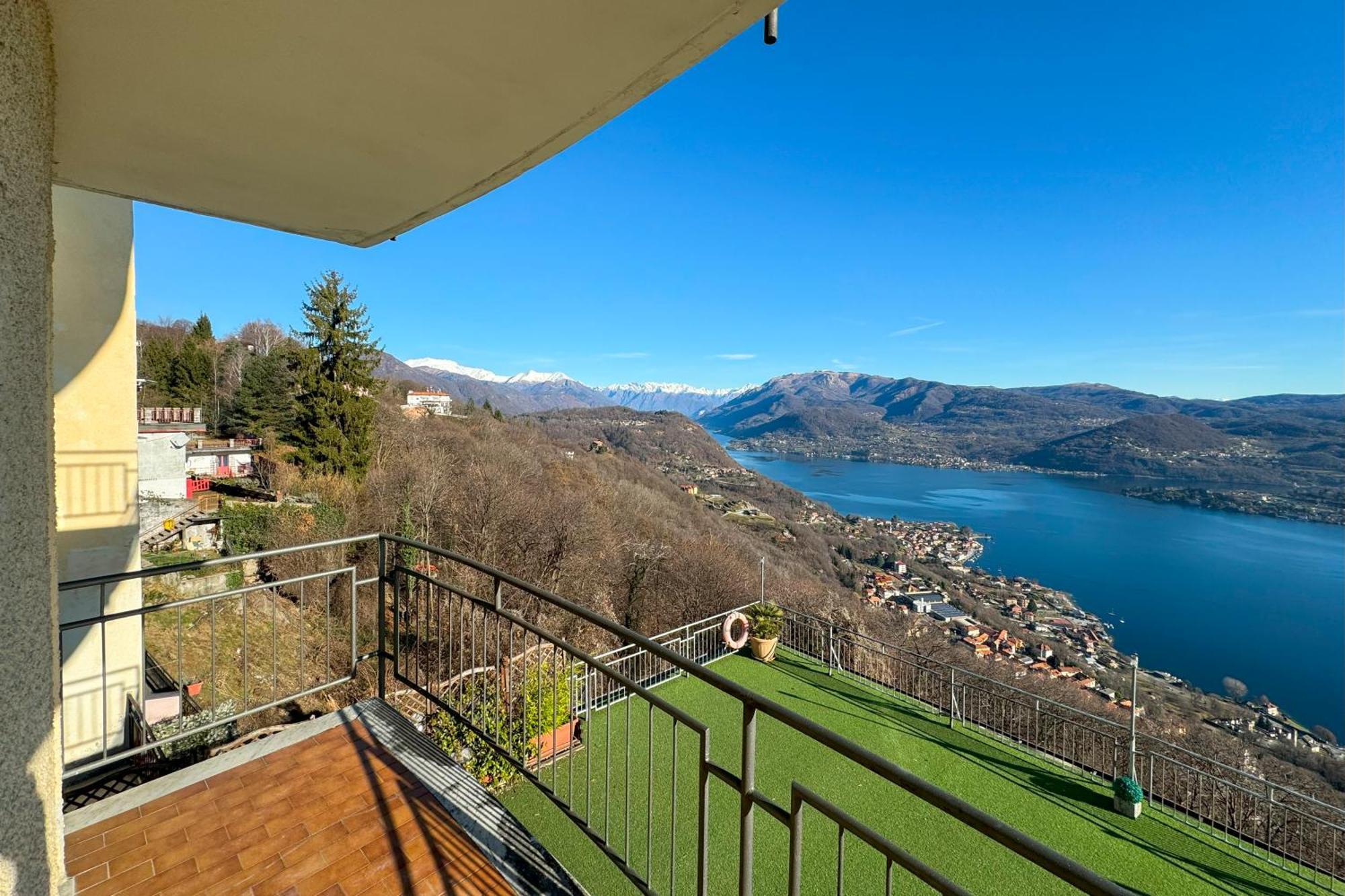 Appartamento Alberti Con Vista Lago Madonna Del Sasso Eksteriør bilde
