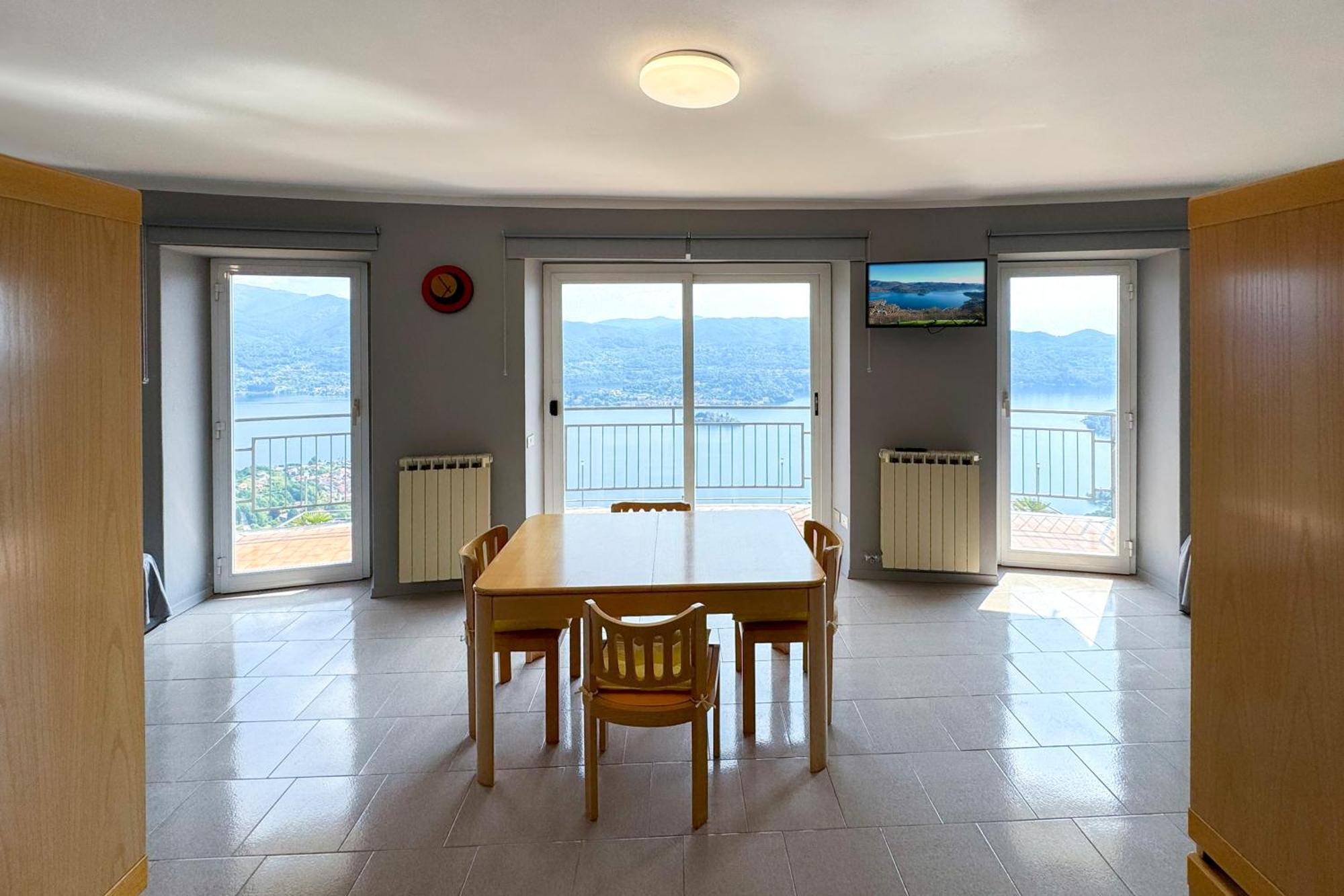 Appartamento Alberti Con Vista Lago Madonna Del Sasso Eksteriør bilde